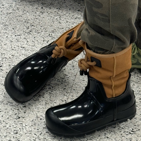 Ugg Raincloud Waterproof Boots - Picture 4 of 11